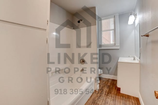 Photo - Park Apartments Unit 7