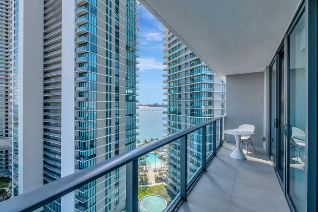 Photo - 501 NE 31st St Unidad 1705 Rental