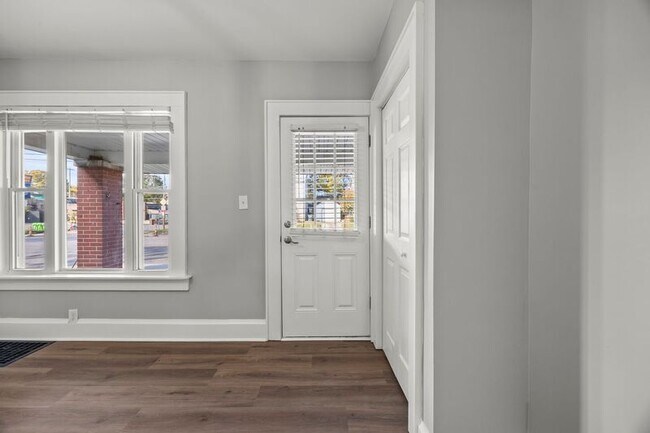 Photo - 2876 Indianola Ave