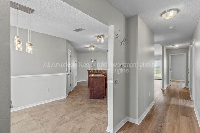 Photo - 203 Citadel Ln