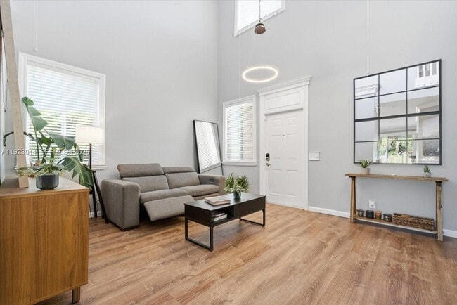 Photo - 920 Golden Cane Dr