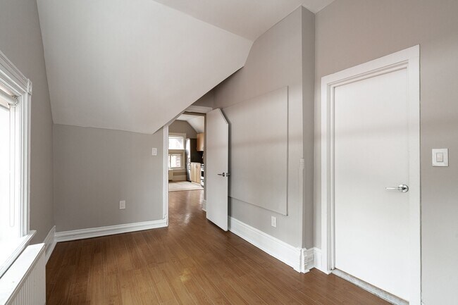 Photo - 160 Huron St