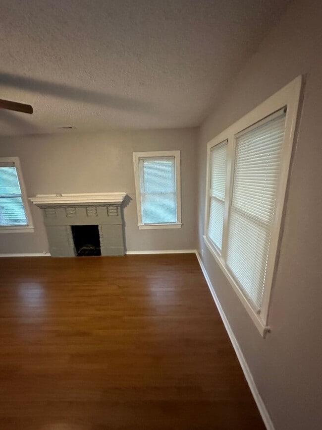 Photo - Beautiful 2 Bedroom 1 Bath DUPLEX