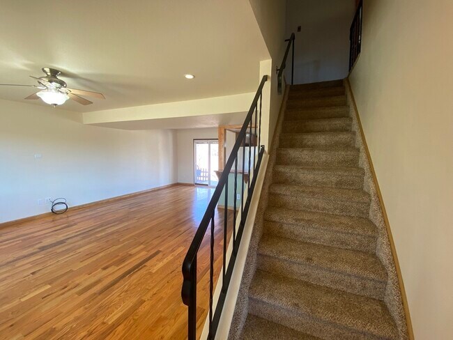 Front Entry - 618 1/2 W Indian Creek Dr