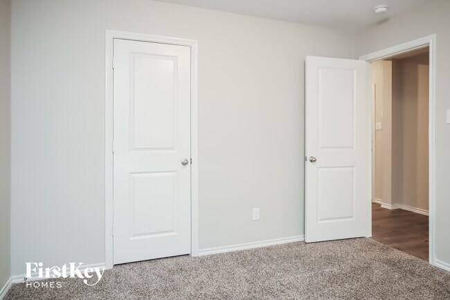 Photo - 807 Community Way