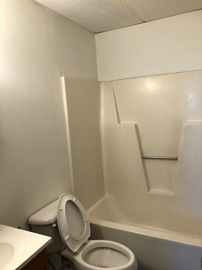 Victoria Apartments Unit B Condo for Rent in Victoria, VA