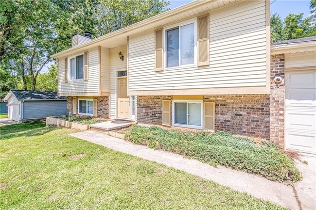 Photo - 2407 Redfield Dr