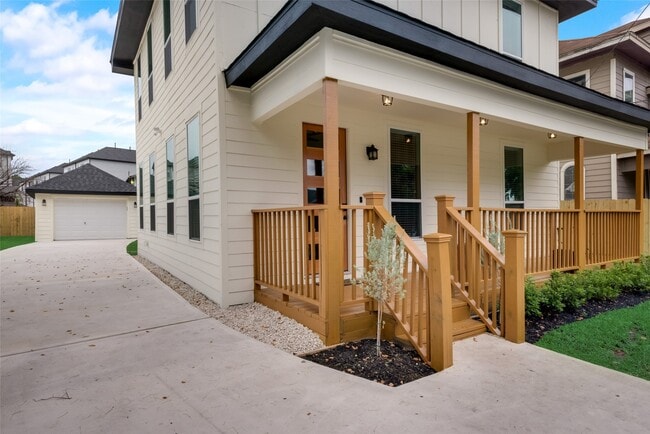 Building Photo - 204 Drennan St Rental