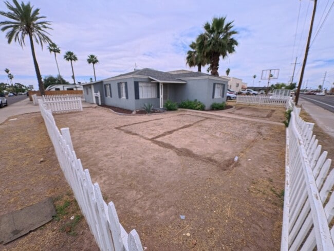 Building Photo - 449 E University Dr