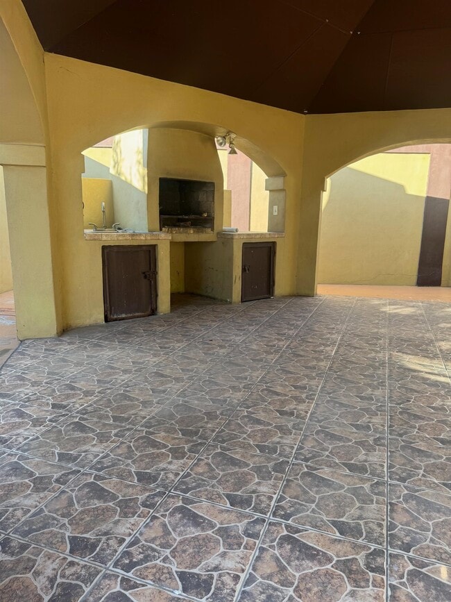 Photo - 3102 E Plum St