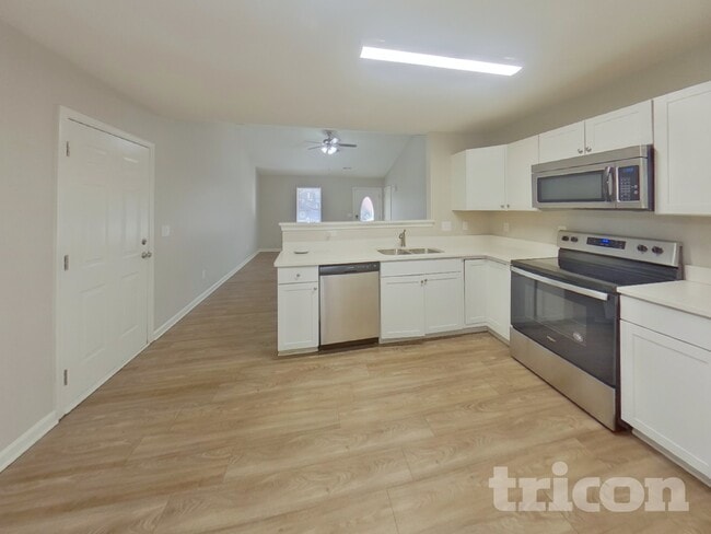 Photo - 705 Continental Dr