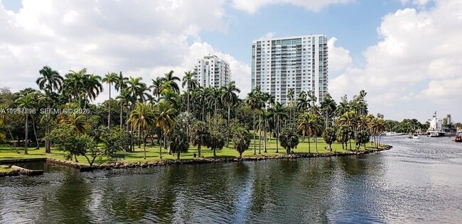 Building Photo - 1861 NW S River Dr Unit 907