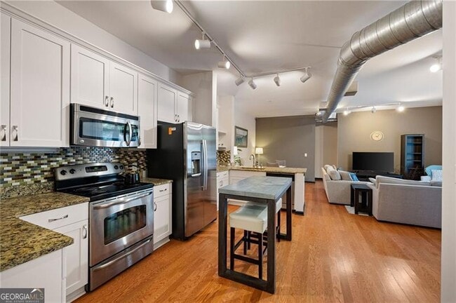 Photo - 5300 Peachtree Rd Unit 0501