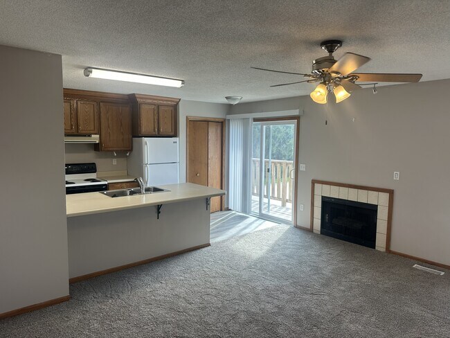 Building Photo - 3108 Mohawk Dr Unit 4