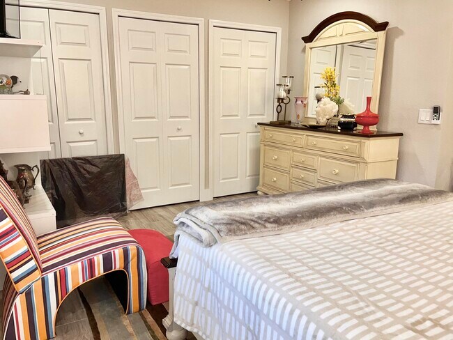 Photo - 2474 SE Calais St