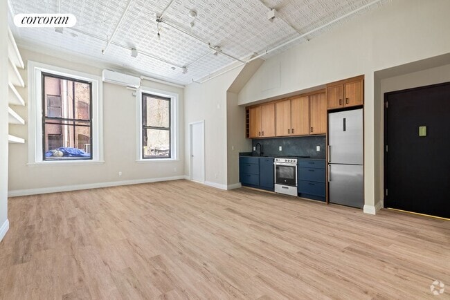 Building Photo - 33 Howard St Rental