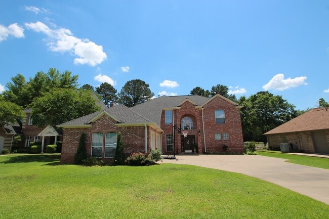 Building Photo - Lease Takeover Opportunity Available: Stun... Rental