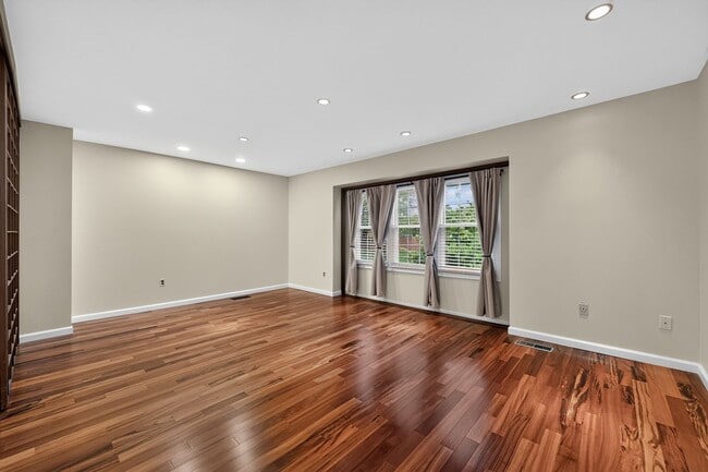 Photo - 10766 Castleton Turn