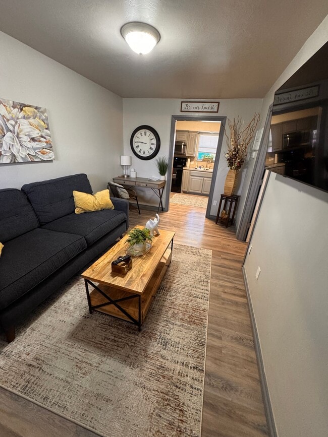 Building Photo - 1207 W Gore Blvd