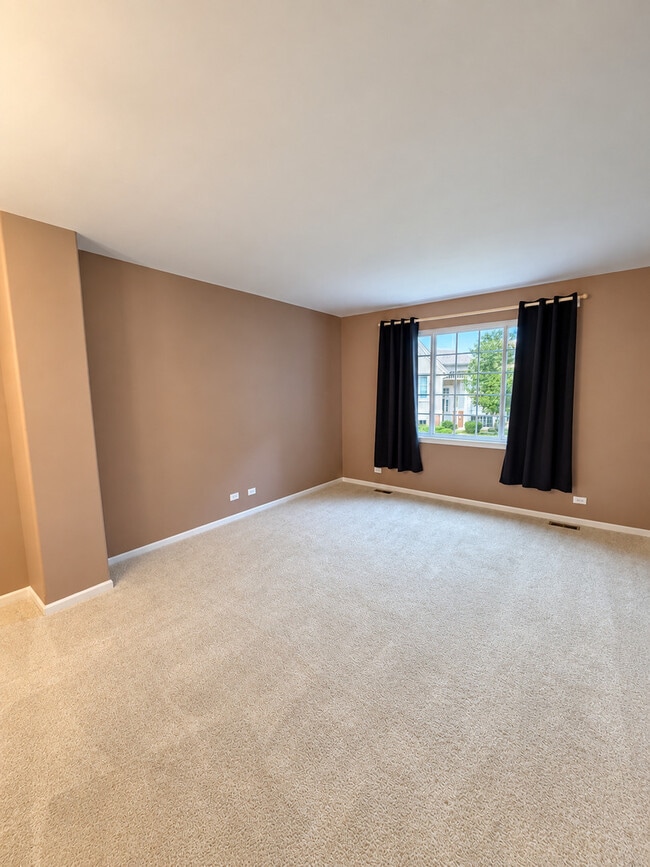 527 Cary Woods Cir