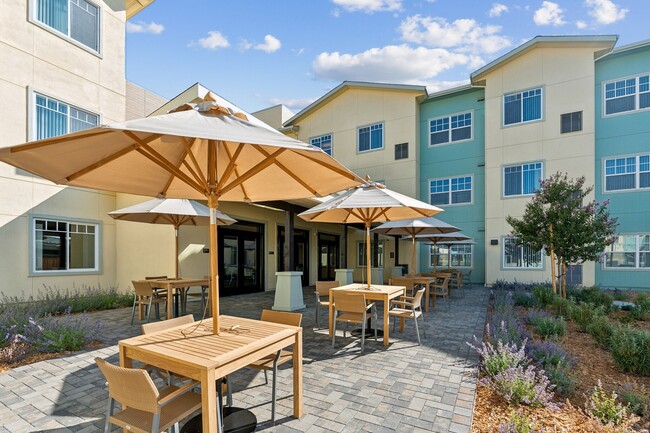 Photo - 16685 Church St