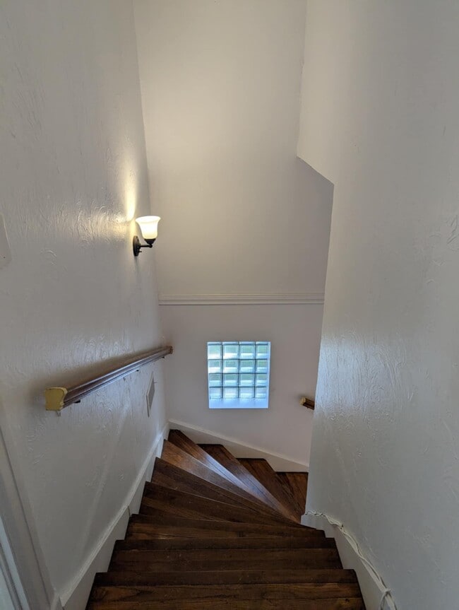 Photo - 207 Adrienne St