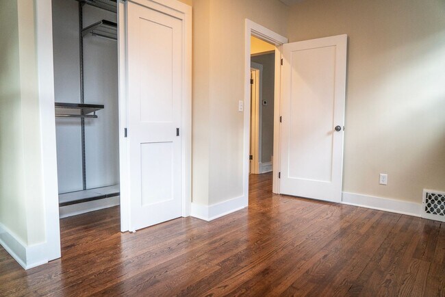 Photo - WalnutS5125 Unit WalnutS5125L