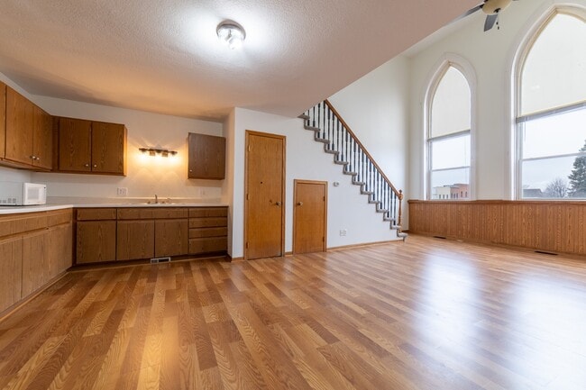 Photo - 107 N 1st St