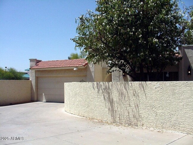 Building Photo - 7008 N Vía De Paesia Rental