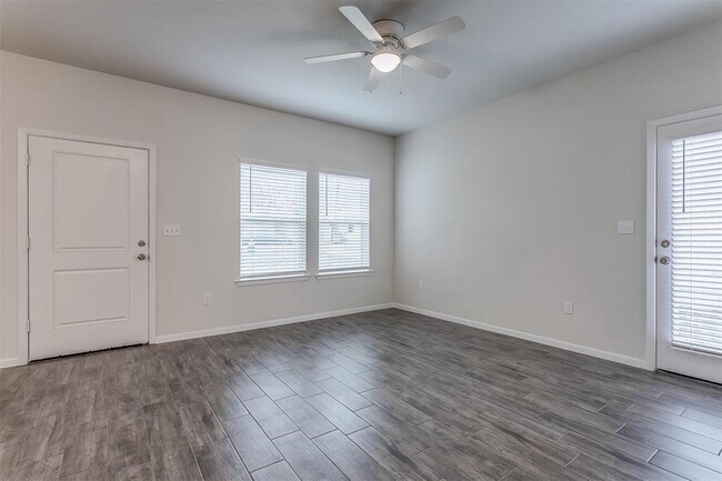 Photo - 2407 N Hickory St