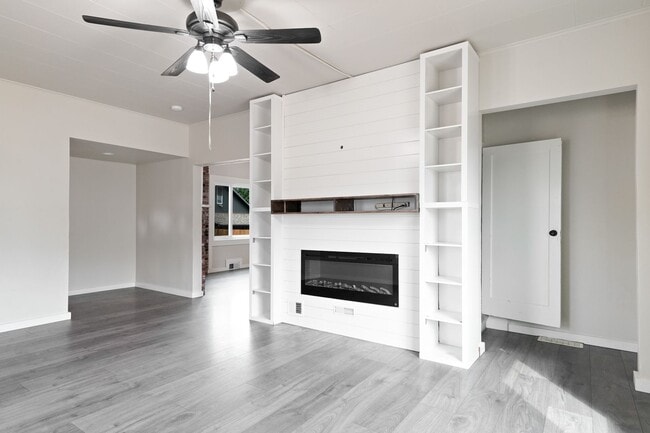 Photo - Beautifully Renovated 4-Bedroom Farmhouse on Large Corner Lot in the Heart of Sublimity - Water/S...