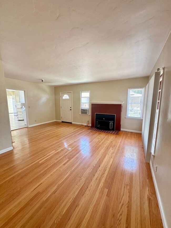 Photo - Charming 2 Bedroom Cottage in the Heart of Downtown Paso Robles! AVAILABLE July 1st, 2026 **DO NO...