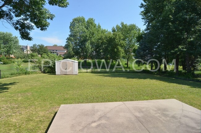 Photo - 372 Willshire Ct NE