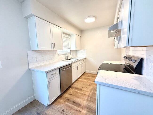 Building Photo - 6158 N Fresno St Unit 101