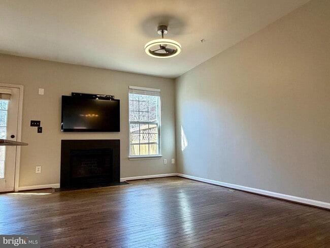 Photo - 6036 Helmsman Way