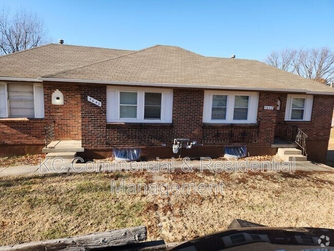 Building Photo - 5042 N Topping Ave Rental