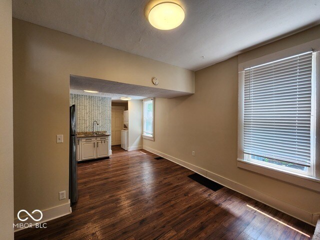 Photo - 471 S Pine St