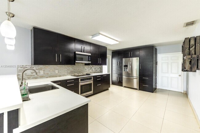 Photo - 2610 W 65th St