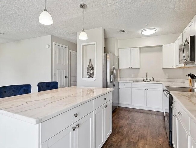 Photo - 1105 Warren Dr