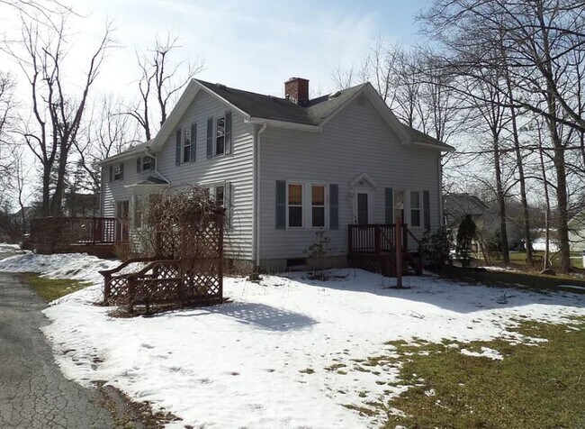 Photo - 551 Paul Rd Unit 1-Dn