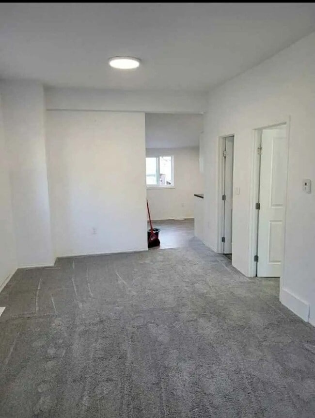 Photo - 760 Burrows Ave