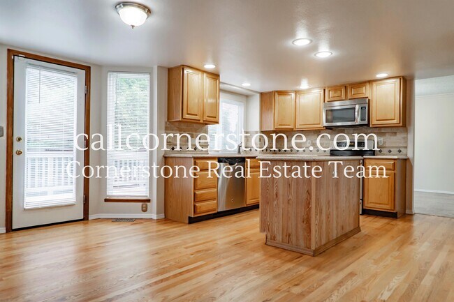 Photo - 630 Fernglen Ct