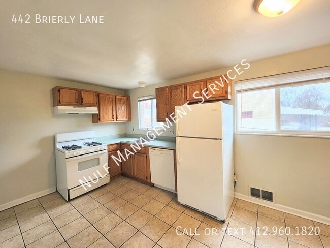 Photo - 442 Brierly Ln