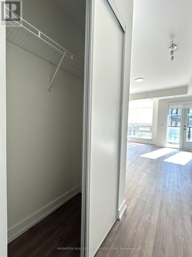 Photo - 871 Sheppard Ave W
