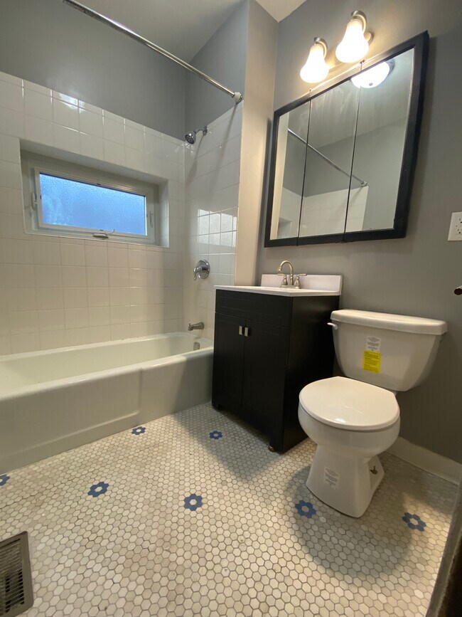 Updated bathroom - 1925 W Armitage Ave
