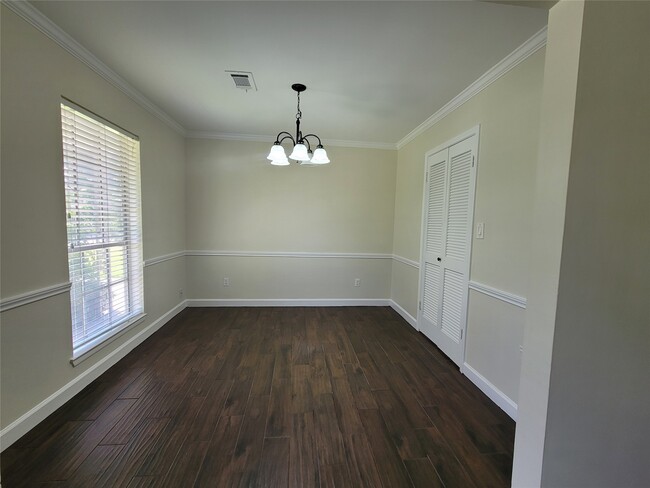 9322 Fairdale Ln