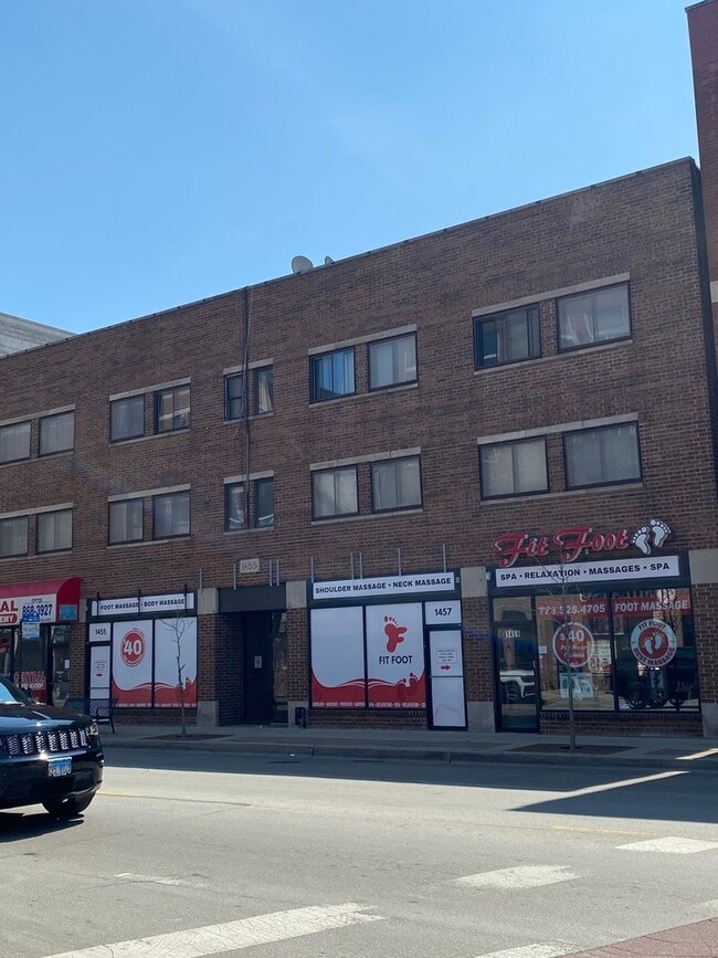 Building Photo - 1455 W Fullerton Ave Unit 204