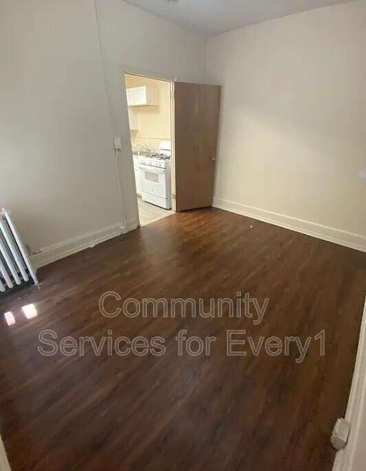 2425 Delaware Ave