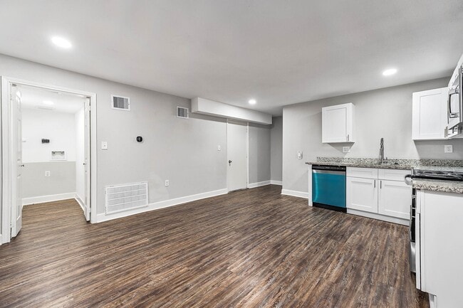 Photo - 611 N Pruett St
