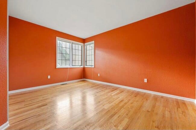 Habitación privada disponible - 1545 Lodge Ln